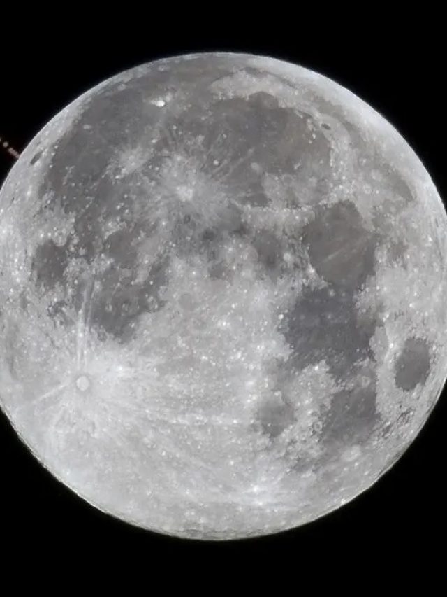 US Stargazers view Mars Vanishes Behind The wolf Moon on 13 January
