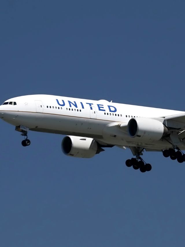 United Airlines Flight Returns After Engine Failure at Dulles