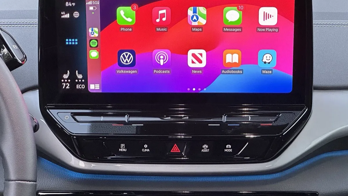 A CarPlay dashboard screen showing the home grid of apps in a car's infotainment display