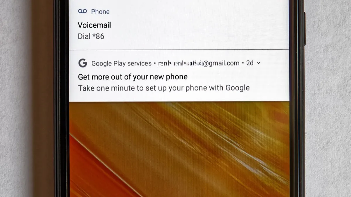 Android phone screen showing a Google Play services notification, the channel that delivers the new credential transfer feature